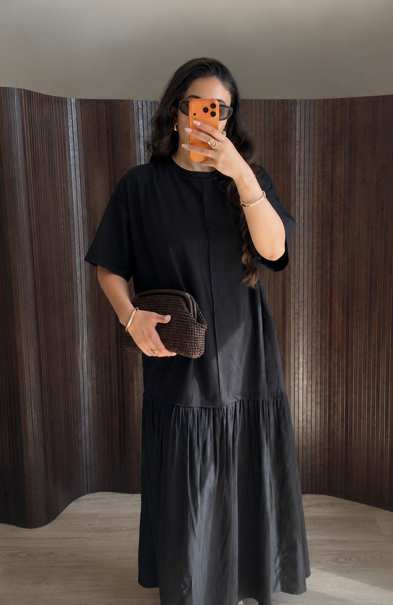 SCHWARZES Langes T-Shirt-Kleid mit Streifen